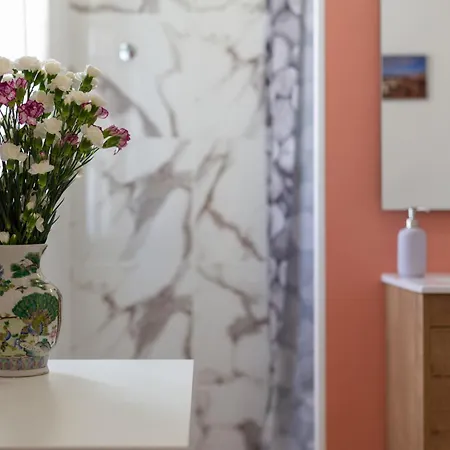 בית הארחה Un Jardin Al Mar 3*